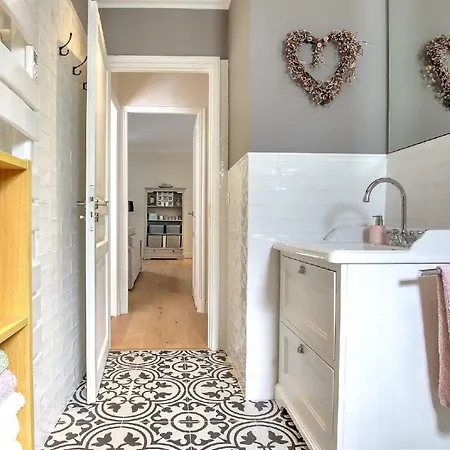 Guestify Charming Frenchstyle Br Flat For With Terrace Min Palais Lejlighed Cannes